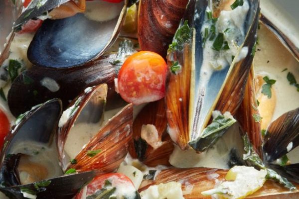 Steamed Mussels in White Wine Sauce with Cherry Tomatoes