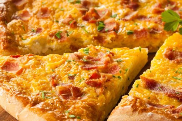 Eggs Benedict Breakfast Pizza