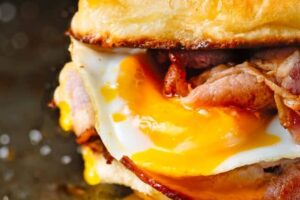 Candied Bacon and Egg Breakfast Sliders